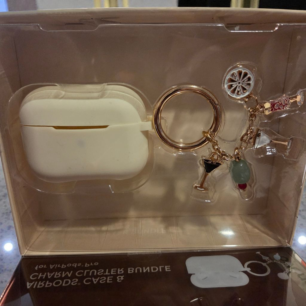 Unisex Poppy AirPods Pro Case & Charm Cluster Bundle One Size Beige Gold - Picture 3 of 3